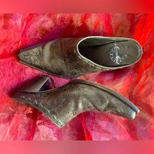 Lucchese leather embossed mules!